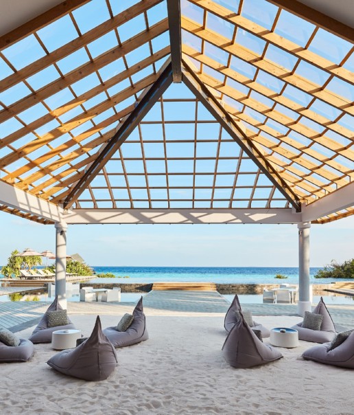 1.2.1.8.6.4_NH_Collection_Maldives_Havodda_Resort_Thari_Bar-5