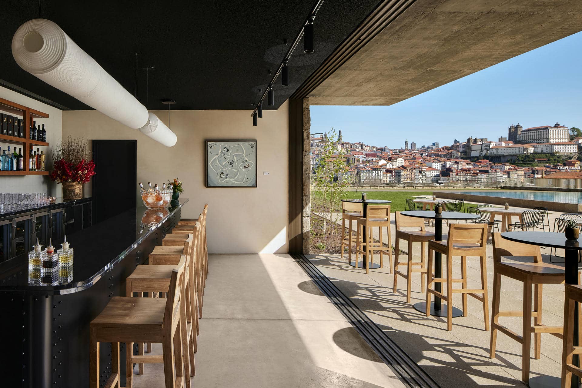 Tivoli_Kopke_Porto_Gaia_Hotel_Bar_Pool_2-4005x2671