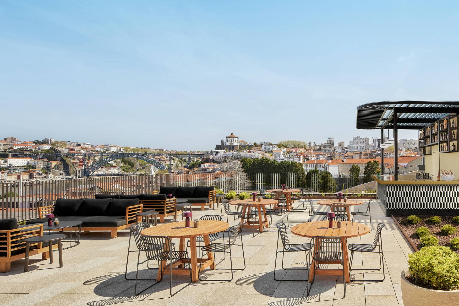 Tivoli_Kopke_Porto_Gaia_Hotel_Bar_Sky_Bar_Kopke_1-4096x2732