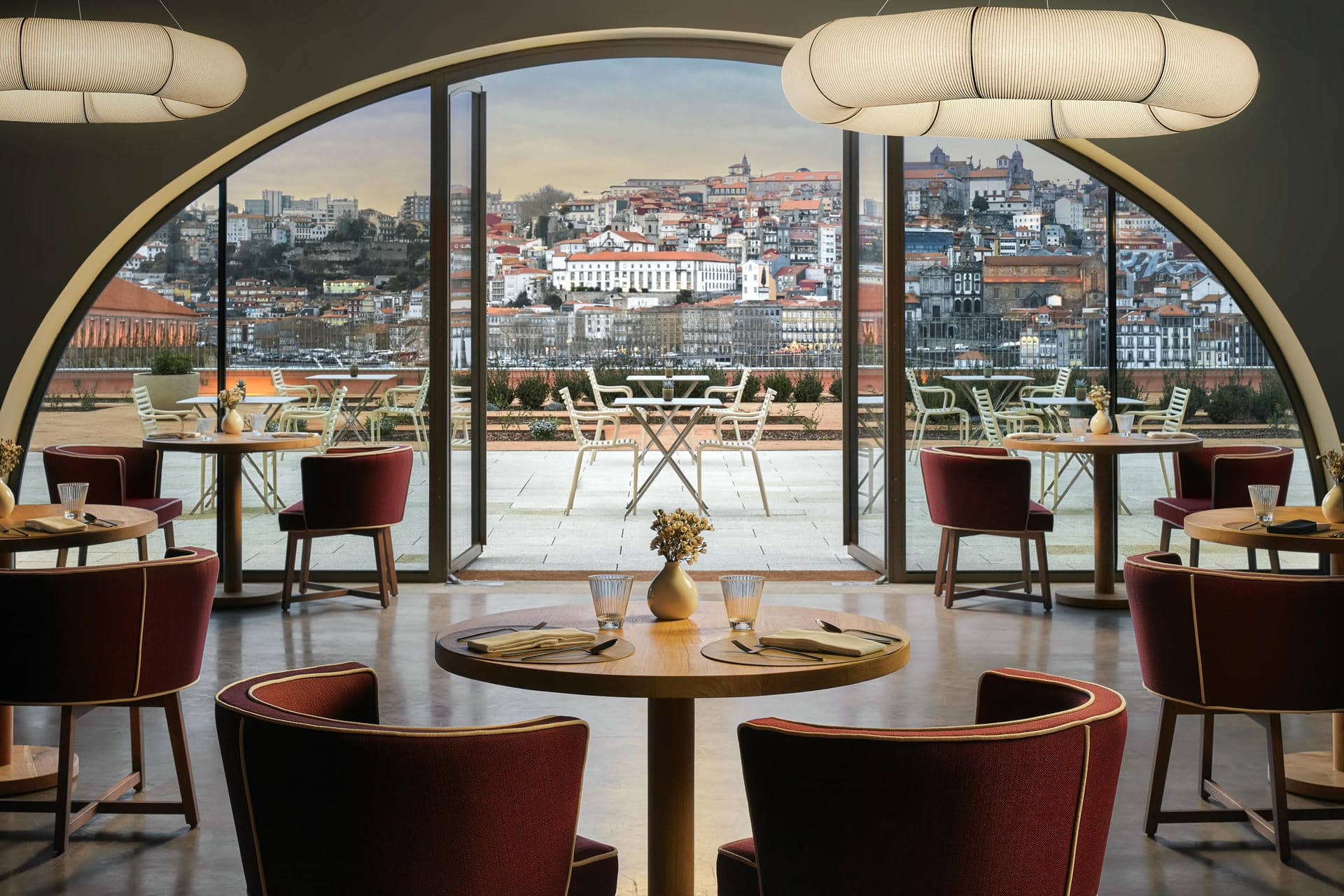 Tivoli_Kopke_Porto_Gaia_Hotel_Restaurant_Boa_Vista_Terrace_Dining_Area-4311x2874