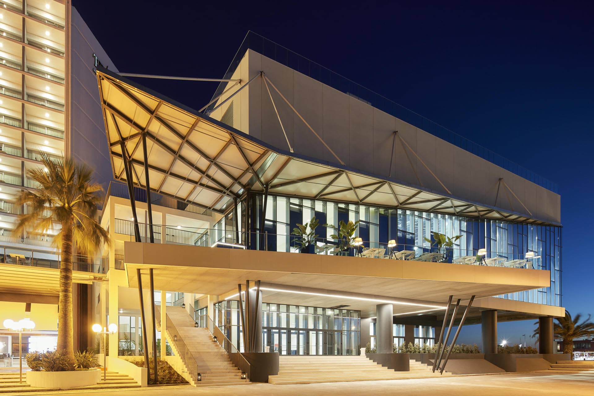 Tivoli_Marina_Vilamoura_Algarve_Resort_Meeting_Room_Centro_Congressos_Algarve_Facade_Lighted_At_Night